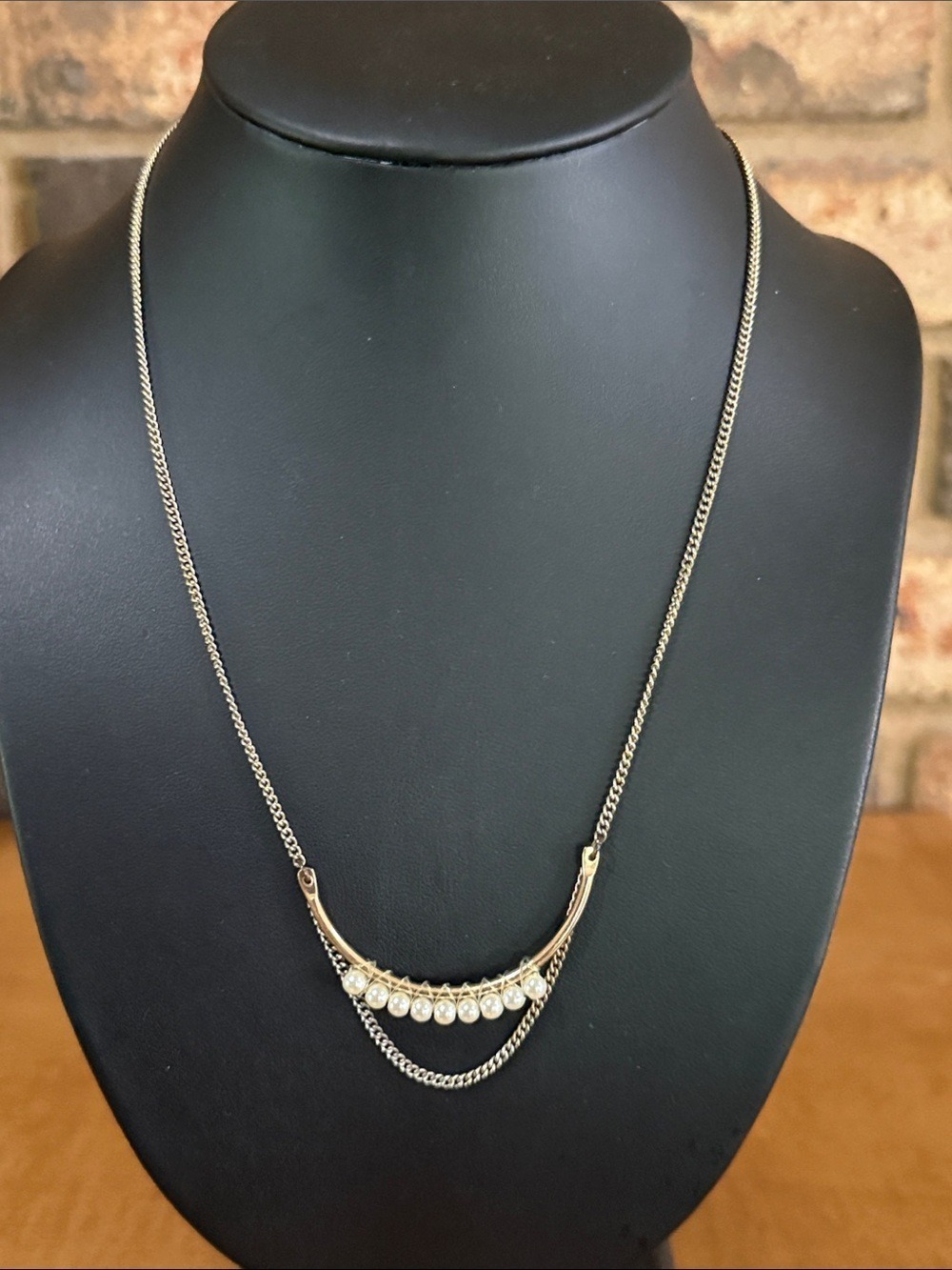 Vintage gold tone curved bar and faux pearl necklace